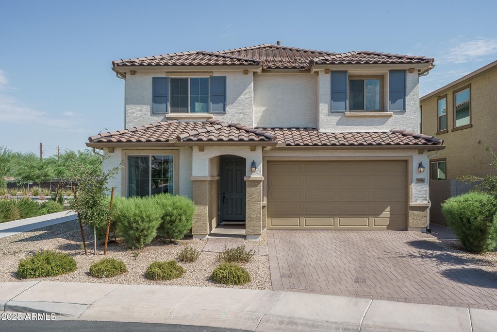 9046 W SAN MIGUEL Avenue, Glendale, AZ 85305