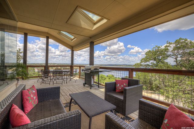 1525 W LAKESIDE DR, Canyon Lake, TX 78133