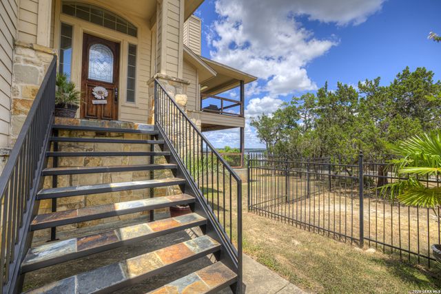 1525 W LAKESIDE DR, Canyon Lake, TX 78133