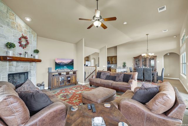 1525 W LAKESIDE DR, Canyon Lake, TX 78133