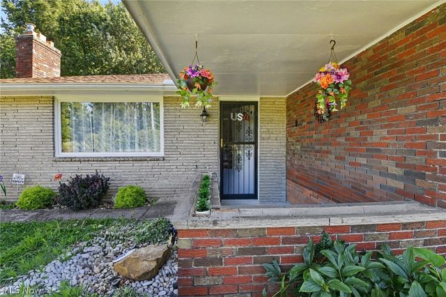 2441 Stocker Avenue, Youngstown, OH 44505