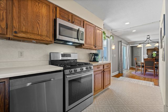 37 West Street, Newtown, CT 06470