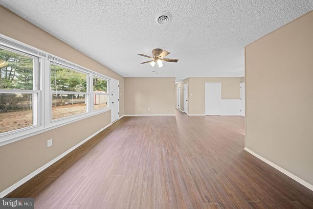 19 BELHURST LN, Willingboro, NJ 08046