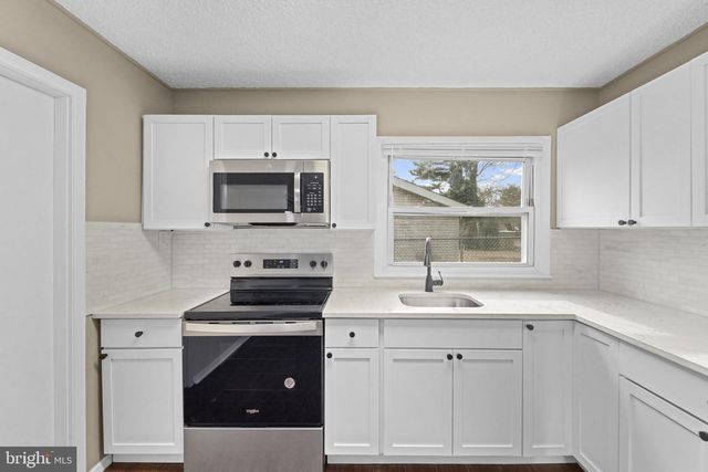 19 BELHURST LN, Willingboro, NJ 08046