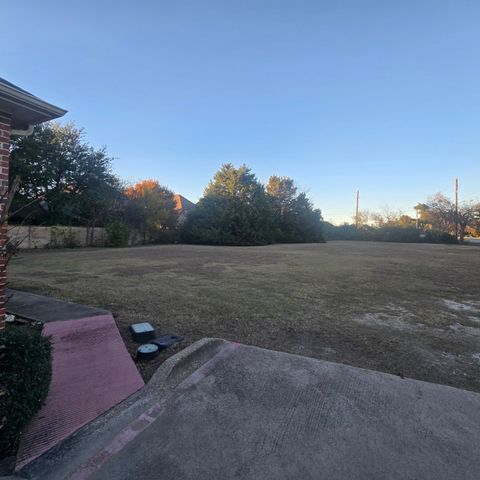 1700 N Westmoreland Road, Desoto, TX 75115