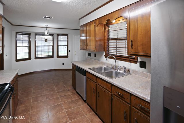 343 Swan Ridge Road, Jackson, MS 39212