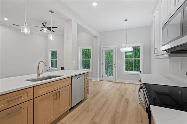 3902 Bouldercrest SE Road, Ellenwood, GA 30294