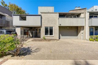 2524 Nantucket Drive B, Houston, TX 77057