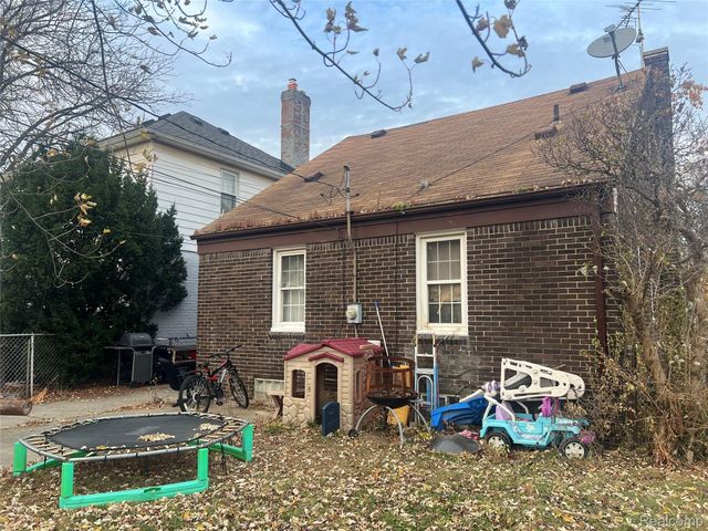 15571 White Avenue, Allen Park, MI 48101