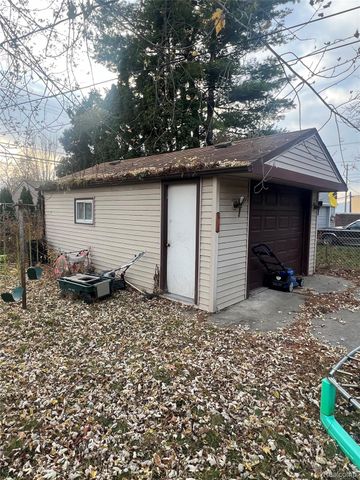 15571 White Avenue, Allen Park, MI 48101