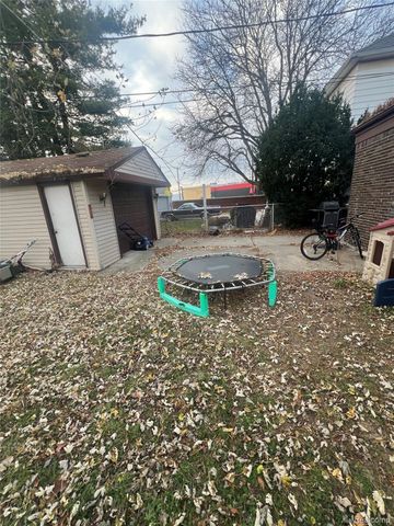 15571 White Avenue, Allen Park, MI 48101