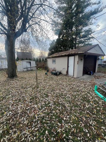 15571 White Avenue, Allen Park, MI 48101