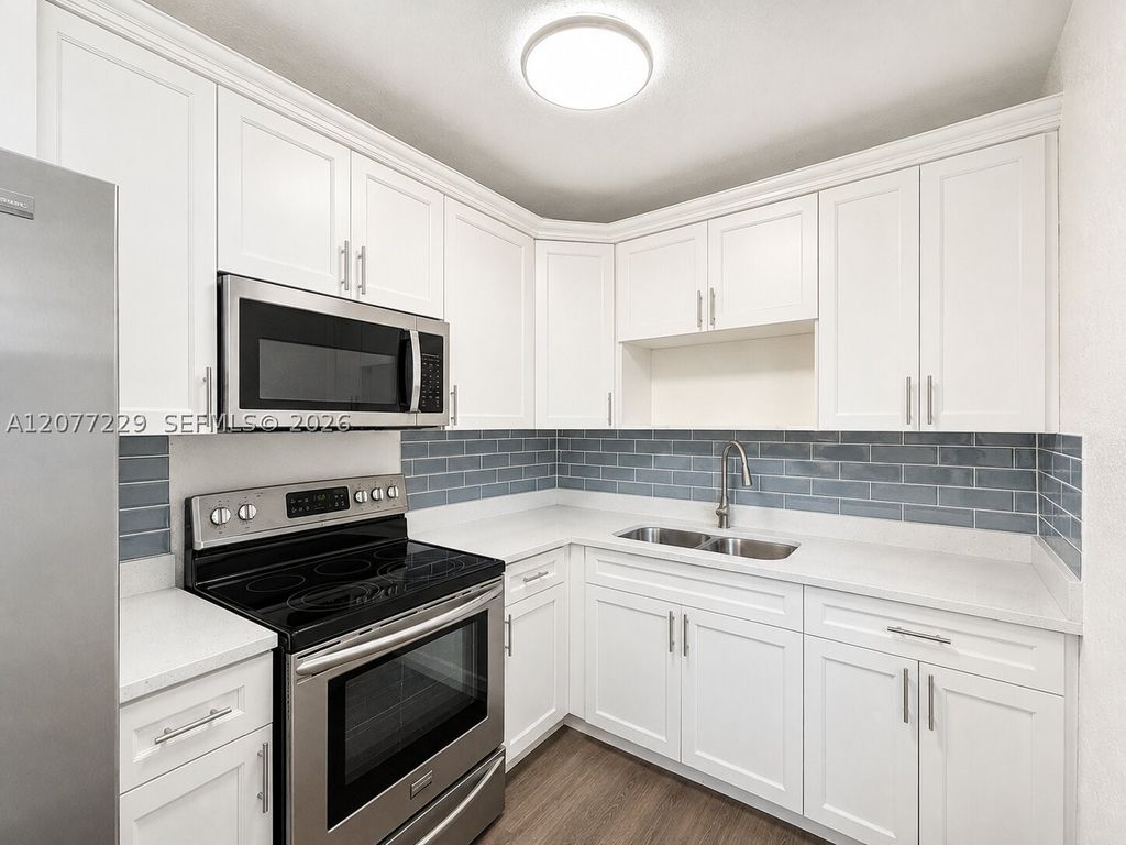 3380 NW 8th St, Lauderhill, FL 33311