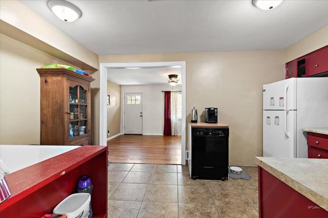 737 Airlane Ave, Pueblo, CO 81005