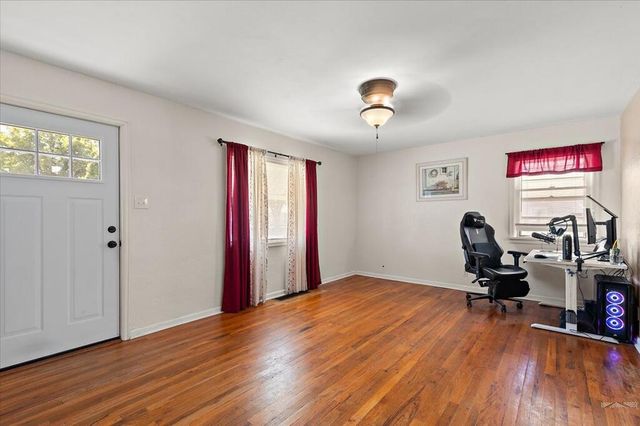 737 Airlane Ave, Pueblo, CO 81005