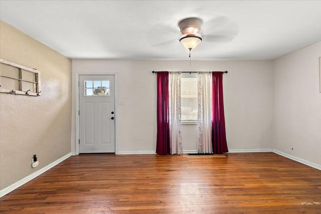 737 Airlane Ave, Pueblo, CO 81005