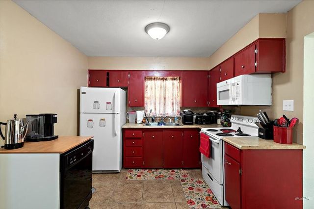 737 Airlane Ave, Pueblo, CO 81005