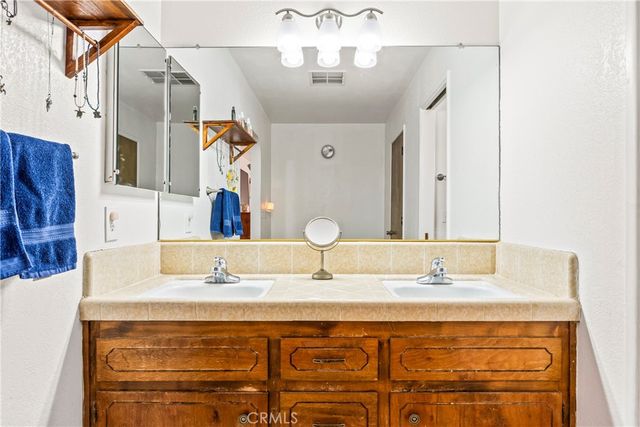 20696 Tonawanda Road, Apple Valley, CA 92307