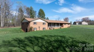 5515 Chestnut Drive, Hickory, NC 28602