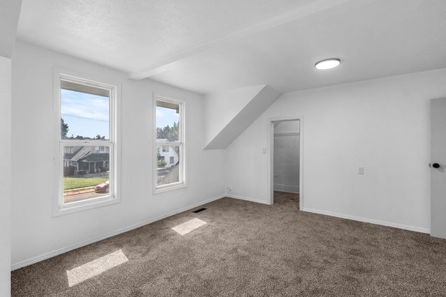 1102 W Jackson Ave, Spokane, WA 99205