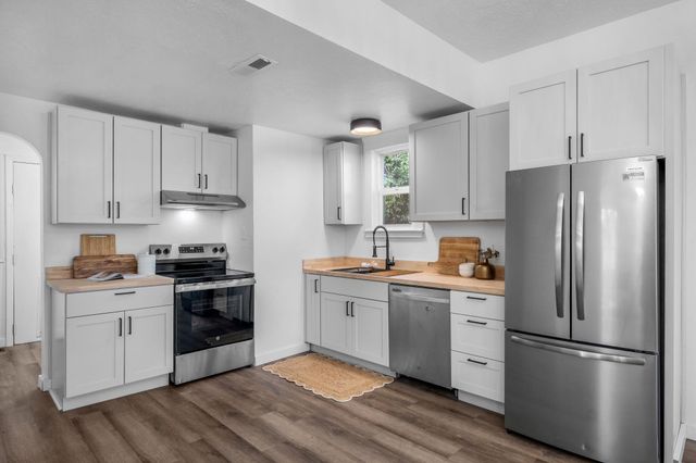 1102 W Jackson Ave, Spokane, WA 99205