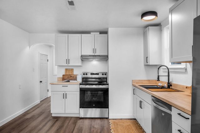 1102 W Jackson Ave, Spokane, WA 99205