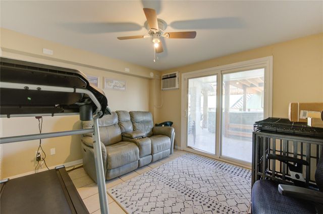 13 S Skimmer Street, La Marque, TX 77568