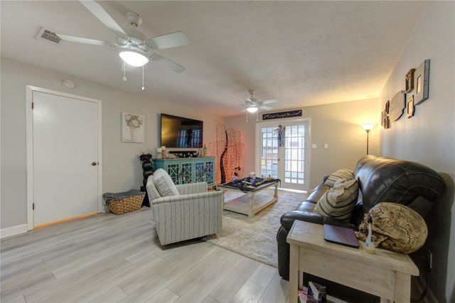 13 S Skimmer Street, La Marque, TX 77568