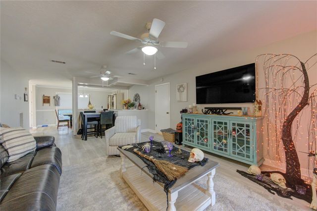 13 S Skimmer Street, La Marque, TX 77568