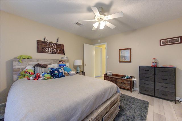 13 S Skimmer Street, La Marque, TX 77568