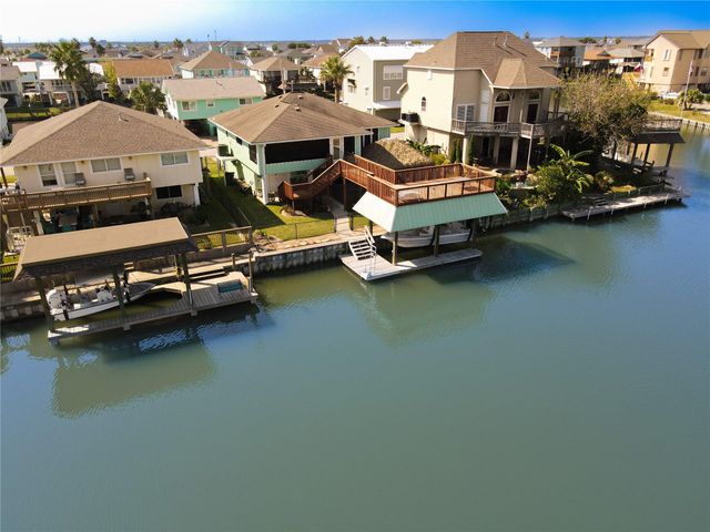 13 S Skimmer Street, La Marque, TX 77568