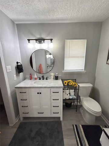 13 S Skimmer Street, La Marque, TX 77568