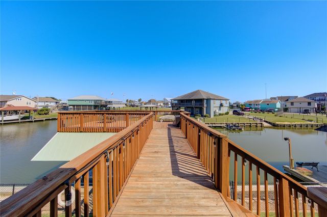 13 S Skimmer Street, La Marque, TX 77568