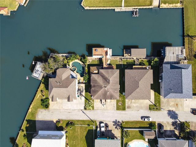 13 S Skimmer Street, La Marque, TX 77568