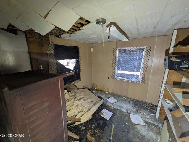 18035 Center Drive, Fountain, FL 32438