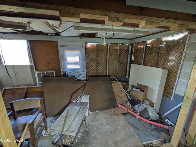 18035 Center Drive, Fountain, FL 32438