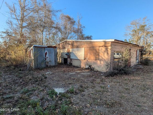 18035 Center Drive, Fountain, FL 32438