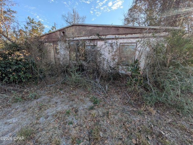 18035 Center Drive, Fountain, FL 32438