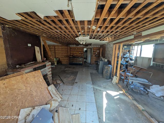 18035 Center Drive, Fountain, FL 32438