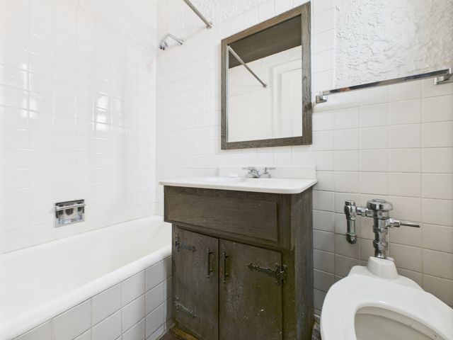 5555 S Everett Avenue B3-4, Chicago, IL 60637