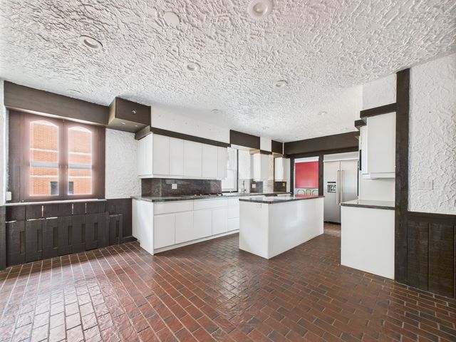5555 S Everett Avenue B3-4, Chicago, IL 60637