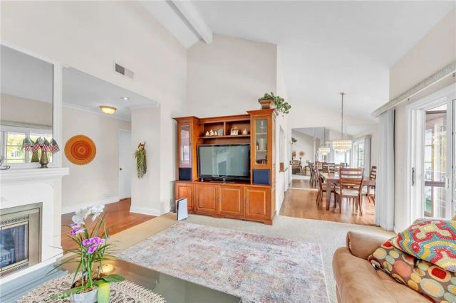 47 Lakeshore, Irvine, CA 92604