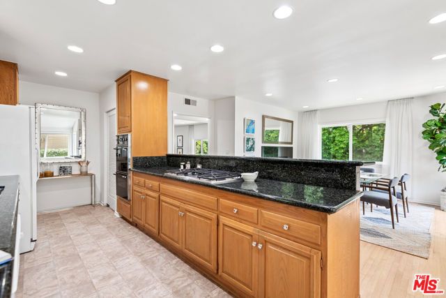 1247 N Bundy Drive, Los Angeles, CA 90049