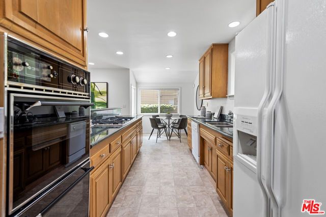 1247 N Bundy Drive, Los Angeles, CA 90049