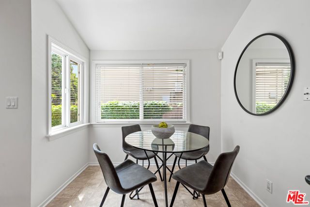 1247 N Bundy Drive, Los Angeles, CA 90049