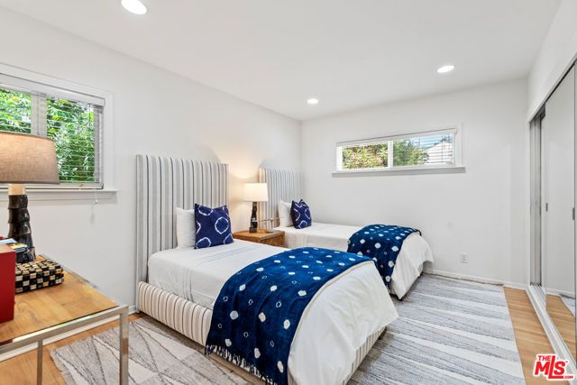 1247 N Bundy Drive, Los Angeles, CA 90049