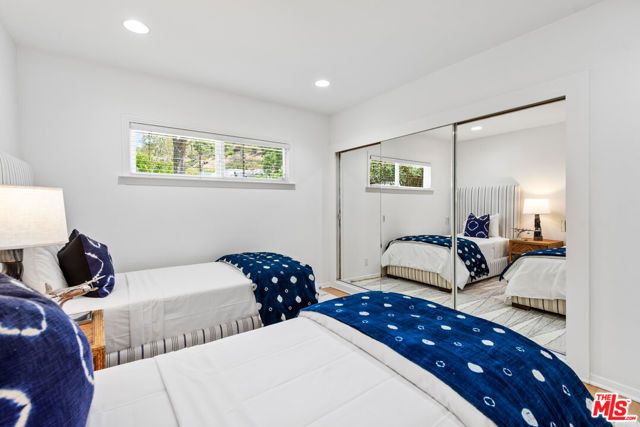 1247 N Bundy Drive, Los Angeles, CA 90049