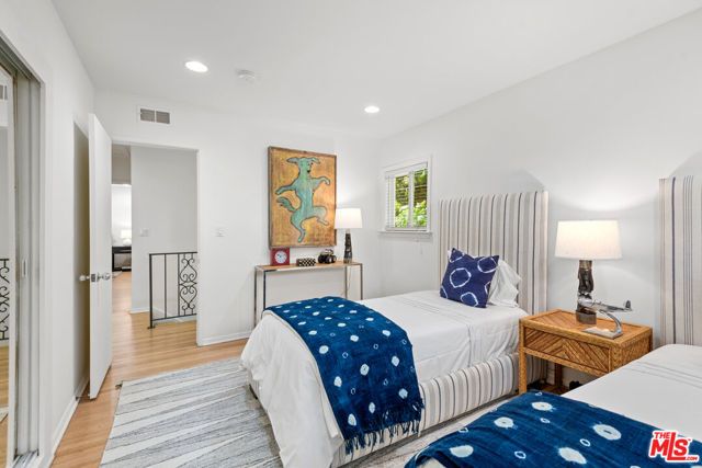 1247 N Bundy Drive, Los Angeles, CA 90049