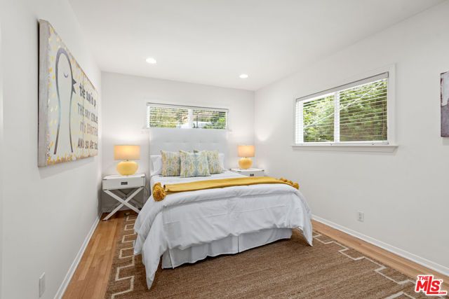 1247 N Bundy Drive, Los Angeles, CA 90049