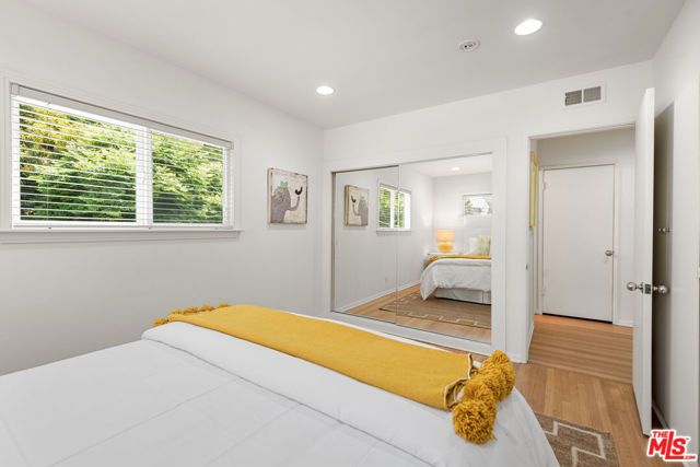 1247 N Bundy Drive, Los Angeles, CA 90049